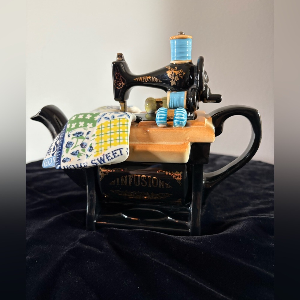 Vintage Rare Paul Cardew English Sewing Machine “Infusuion” Tea Pot. Marked